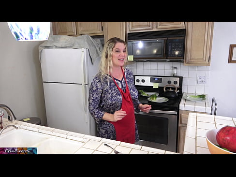 ❤️ A madrasta a ordenhá-lo na cozinha antes do seu encontro Porno vk em porno pt.eviewporn.ru ❌❤